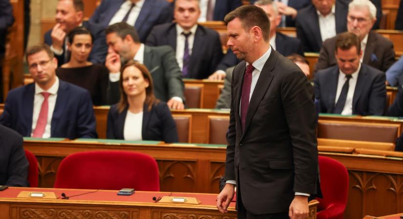 Két újabb helyettes államtitkárt váltott le Magyar Péter