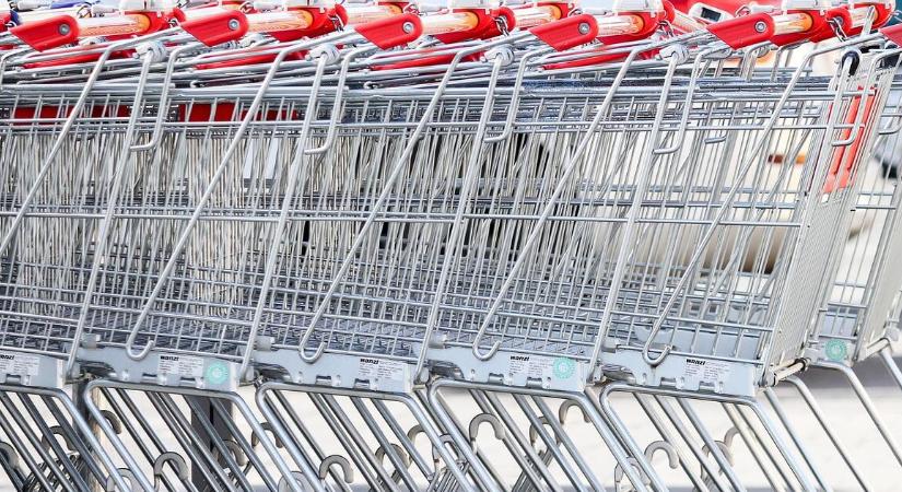 Jön a hosszú hétvége – erre számíthat a boltokban