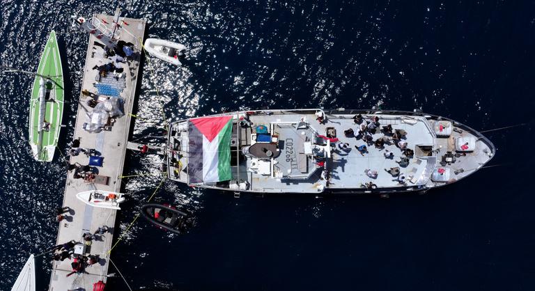 Őrizetbe vette az izraeli hadsereg Írország elnökének a flottillával Gázába tartó nővérét