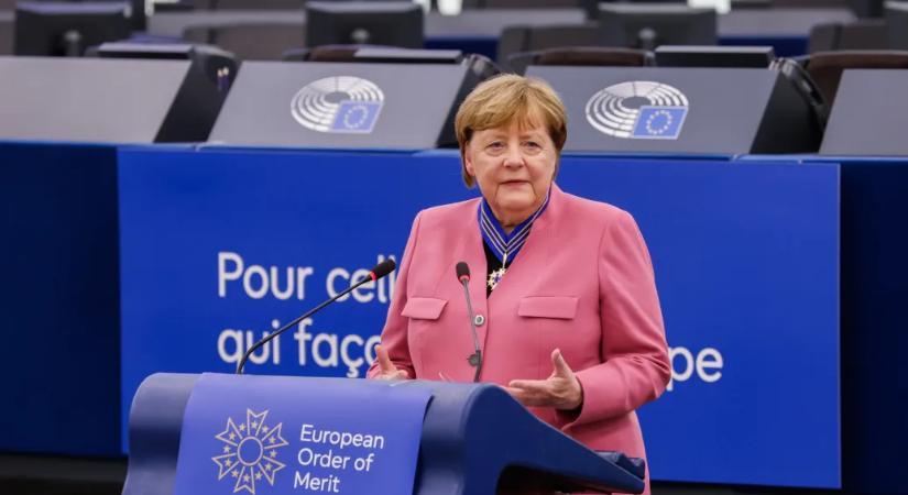 Angela Merkel és Lech Wałęsa is az elsők között kapott Európai Érdemrendet