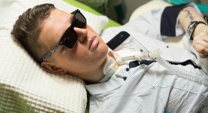 "Jobban szeretek adni, mint kapni" - több sorstársán segített eddig a gyógyíthatatlan beteg Dávid