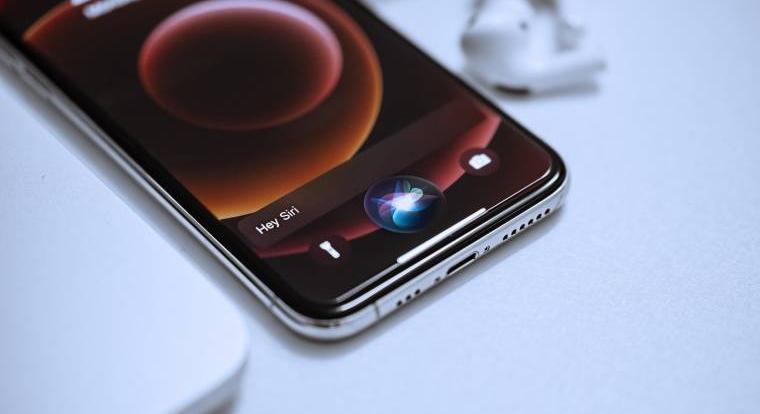 A Siri felnő, és külön költözik: az Apple végre komolyan veszi az AI-t az iOS 27-ben