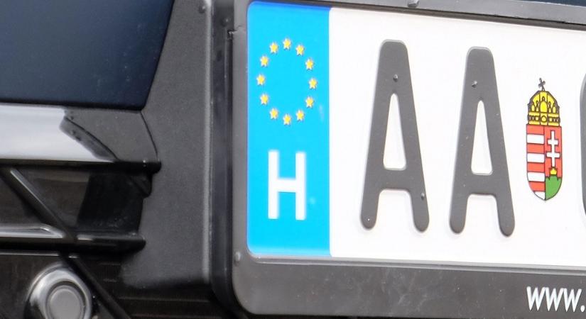 Vadonatúj rendszámok tűntek fel a magyar utakon