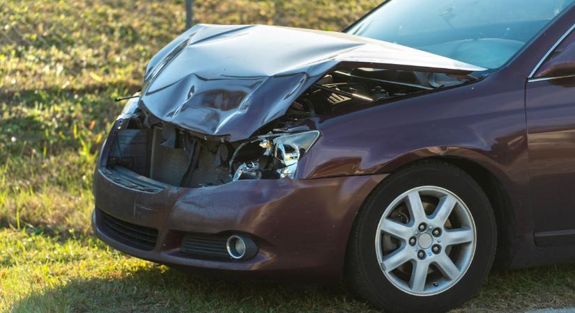 Utoléréses baleset történt a 68-as főúton – félpályán halad a forgalom Lábod közelében