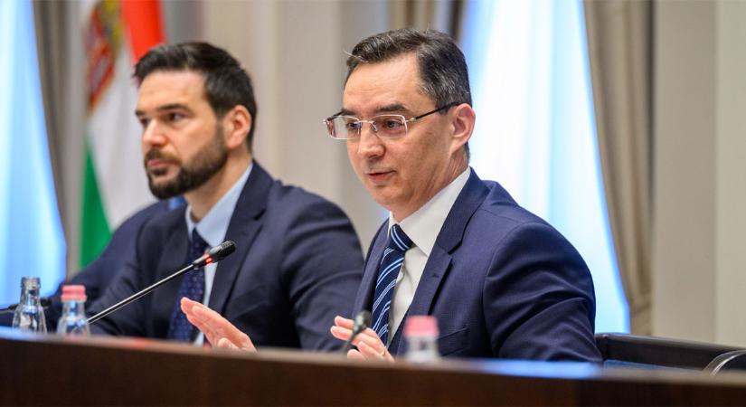 „Akkor ebben lesz vitánk egymással”: így reagált Magyar Péter szavaira Debrecen polgármestere – fotókkal
