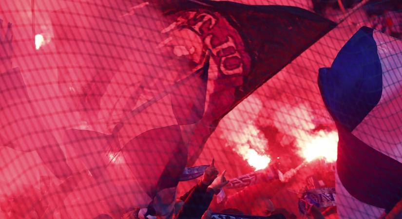 Legálissá tenné a szurkolói pirotechnikát a stadionokban a Mi Hazánk
