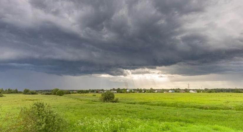Ekkorra érkezhet meg az zuhé a térségbe, mindenki vigyen magával esernyőt