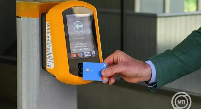 Mastercard: a jeggyel utazók egyharmada választotta az érintéses fizetést a budapesti metróvonalakon