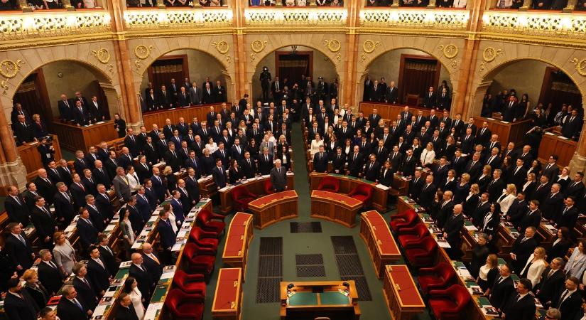 Kizárná a KDNP a 13 év alattiakat a közösségi médiából, 16 év alatt korlátozná a gyerekek hozzáférését