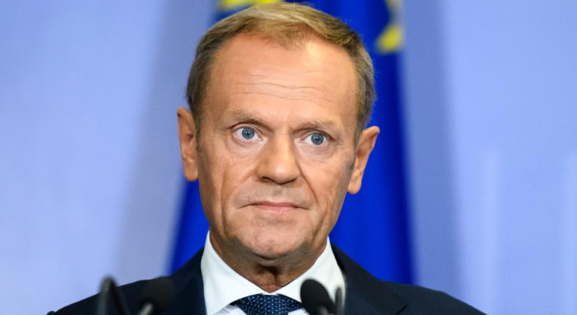 Szövetségese hozta kellemetlen helyzetbe Donald Tuskot