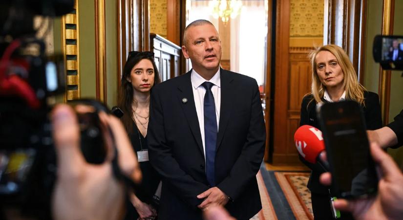 Bemutatta az új vezérkari főnököt a honvédelmi miniszter