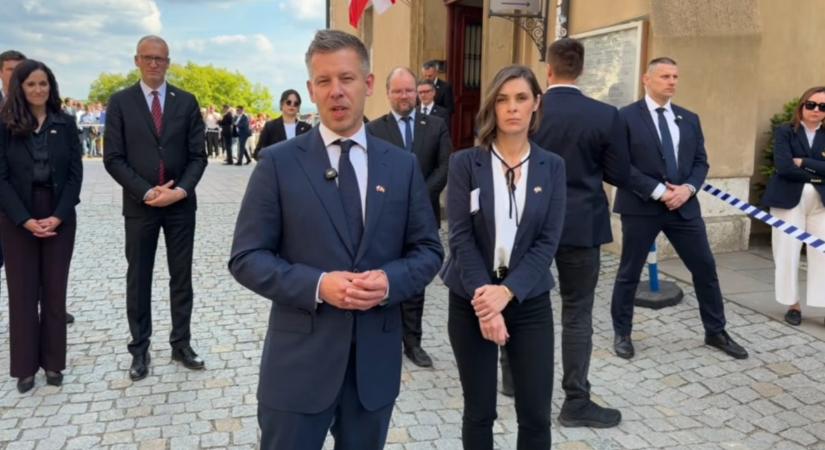 Jelképes helyről üzent a magyar–lengyel barátságról Magyar Péter