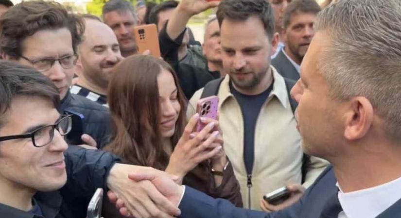 Így fogadták Magyar Pétert Lengyelországban