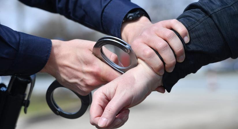 Bántalmazó barátja elől ugorhatott ki a negyedik emeletről a 17 éves lány Szentlőrincen