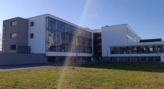 Üveg / Beton / Fém – A Bauhaus jubileumi kiállítása