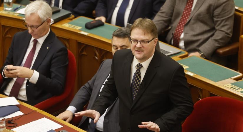 Munkát keres a kegyelmi ügy szereplője, Répássy Róbert