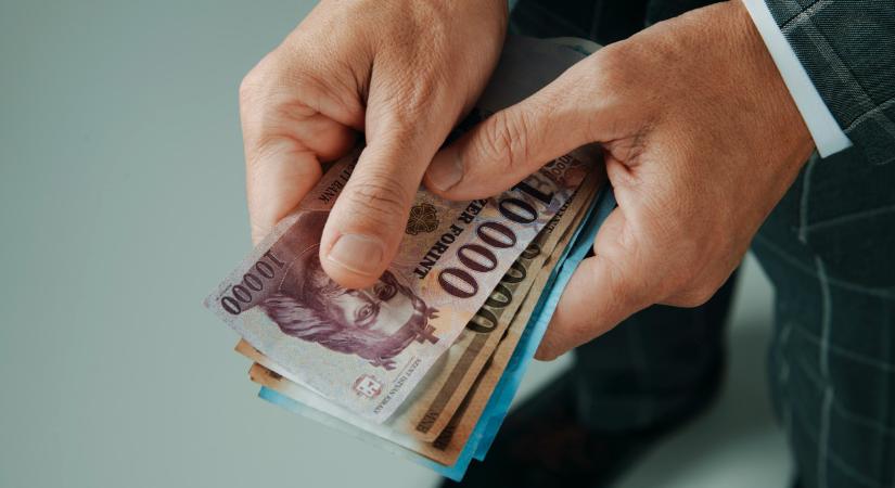 Gyengülést szenvedett el a magyar forint: mutatjuk az esti zárás árfolyamait