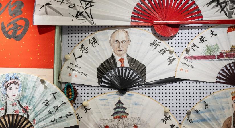 Putyin Pekingbe repült