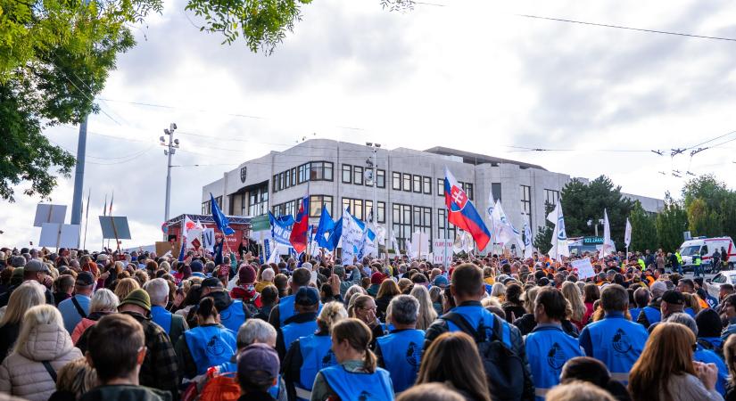 A kormány növekedési intézkedéseinek megvitatását követeli a Szakszervezetek Konföderációja