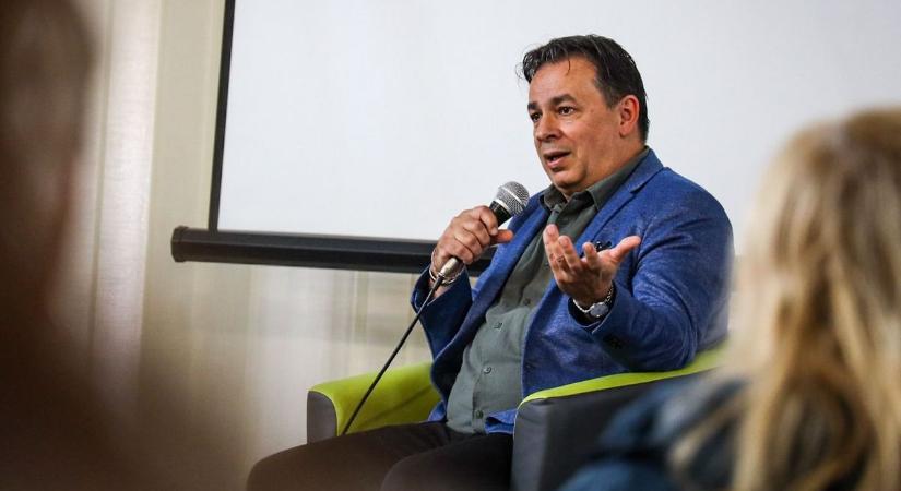 Sikert aratott a Hunyadi-sorozat írójának exkluzív szolnoki találkozója