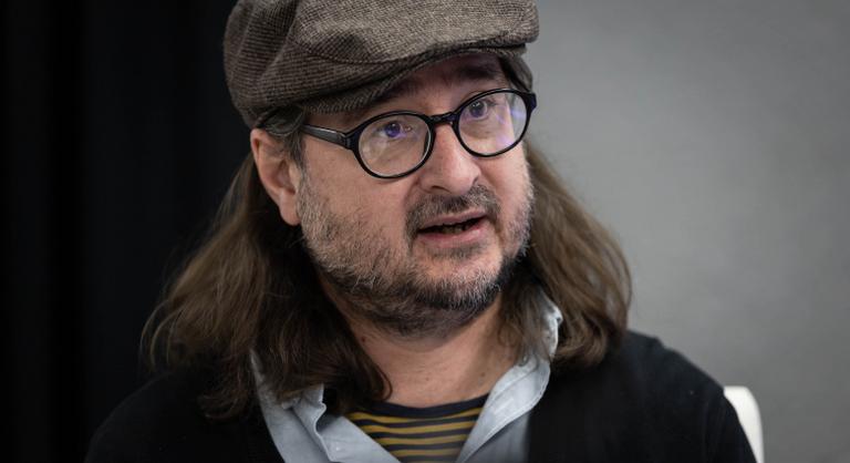 Cserna-Szabó András búcsúja barátjától, Scherer Pétertől: Alig kaptam levegőt, pedig csak verset szavalt