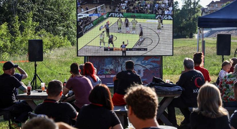 Nézze meg a fotókat, így szurkol a szolnoki közönség a Falco ellen
