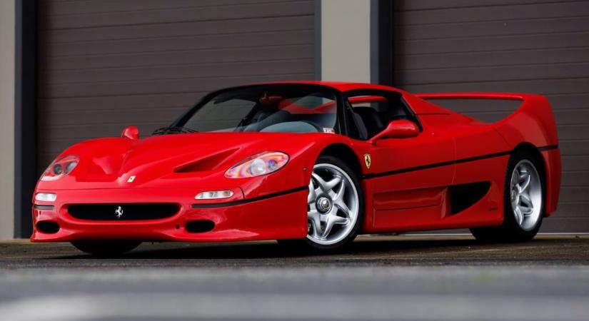Szinte új állapotban került elő egy 31 éves Ferrari – közel 10 millió dollárért vitték el