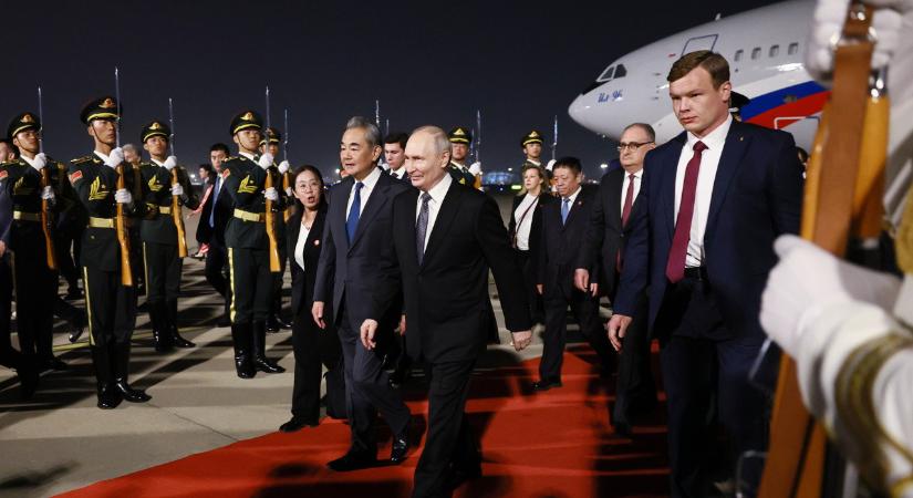 Pekingbe érkezett Puyin hivatalos látogatásra