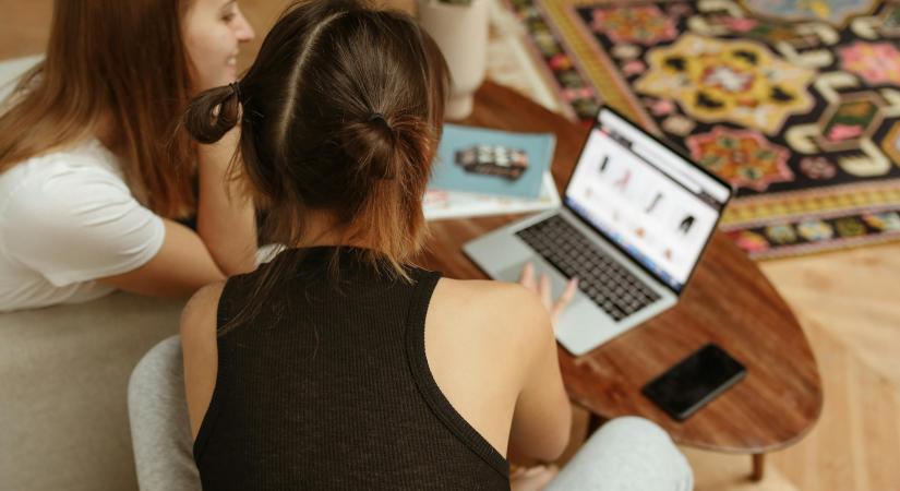 Ami nem öl meg, exportképessé tesz: a magyar e-kereskedelem paradoxona