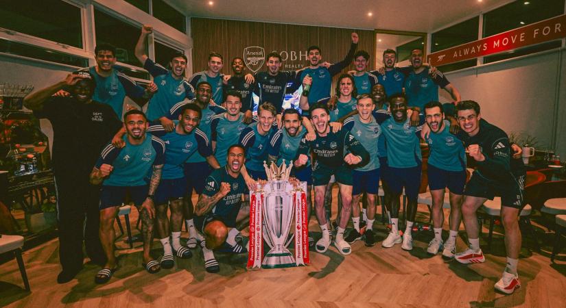 Videó: így ünnepelték a várva várt bajnoki címet az Arsenal játékosai