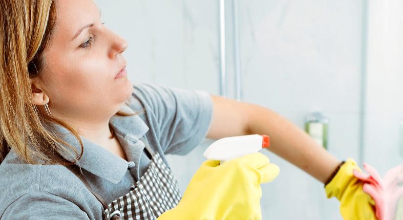 Házi vízkőtelenítő 4 alapanyagból: megkönnyíti a fürdőszoba takarítását – Íme a recept