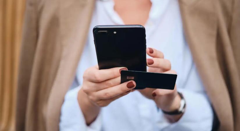 A Revolut új díjakat vezet be a magyar ügyfeleknek