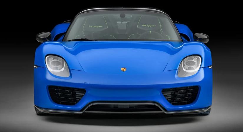A kéknél is kékebb, igen ritka Porsche szupersportkocsi vár új gazdára