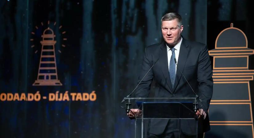 Vári Attila alapítványa közel 3 milliárd forintot kapott két nappal a választás előtt