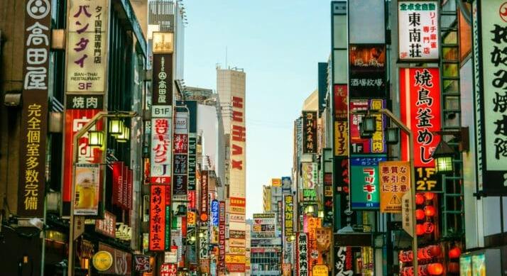 Japán gazdasága jobban teljesített a vártnál, de az iparban már látszik a fékezés