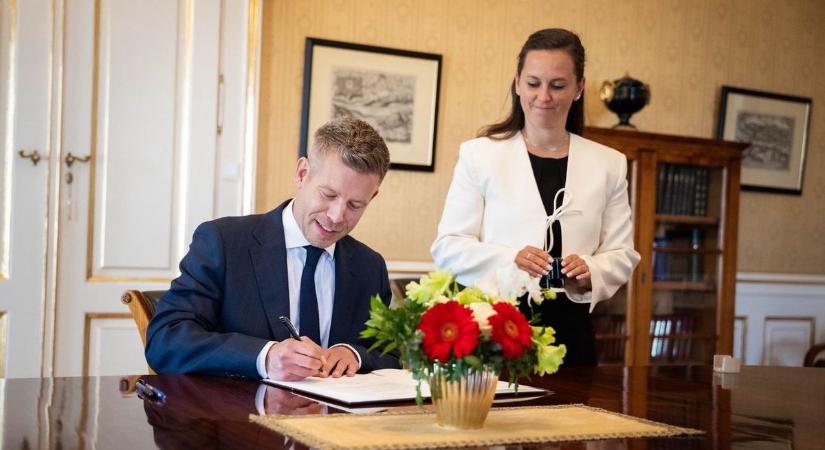 Reagált a szakpszichológus: Ez a viselkedés méltatlan egy miniszterelnökhöz