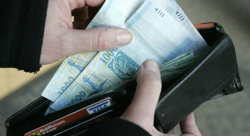 40 ezer forinttal csökkent a nettó átlagfizetés januárról márciusra