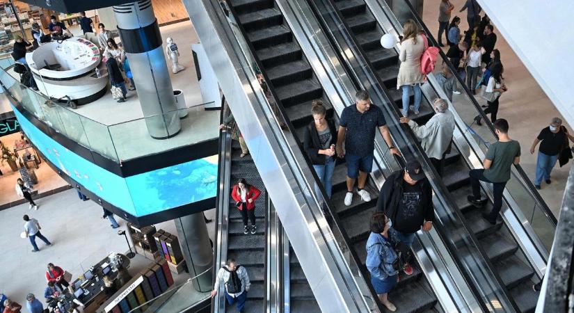 Ledobná magáról a digitális béklyót a Z generáció, és ebben a plázáknak kulcsszerepe lehet