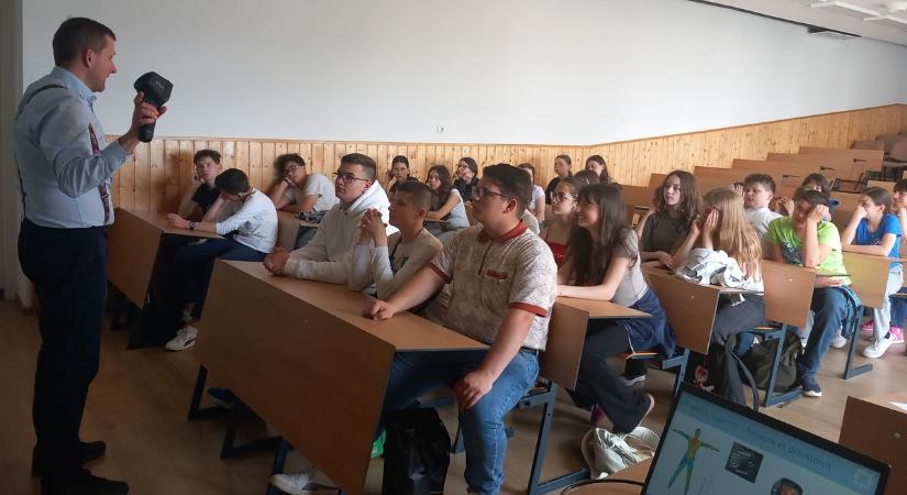 Szikrázó kísérletek és színházi varázslat: így tanultak „másképp” a zalai város diákjai
