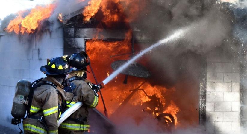 Emberfeletti küzdelmet vívtak a baranyai tűzoltók Szászváron