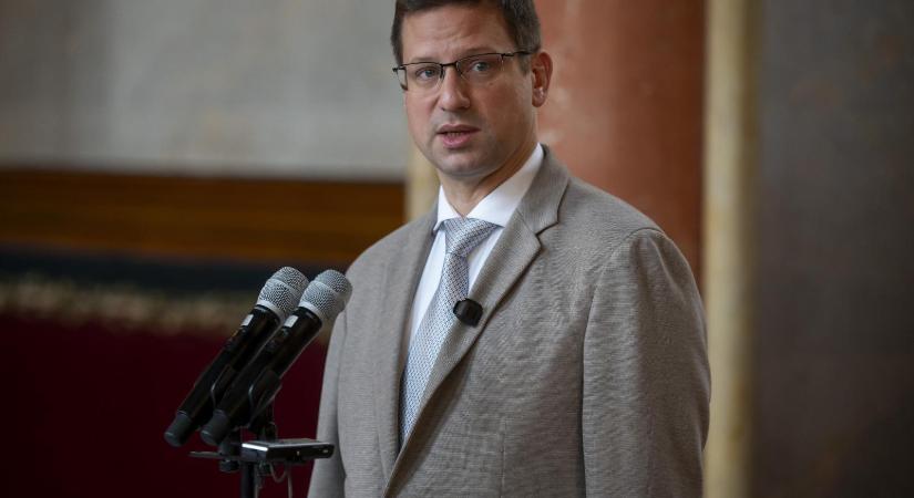 Gulyás Gergely arról írt a Facebookon, hogy egy Facebook-ellenzék lehet sikeres, de egy Facebook-kormány nem