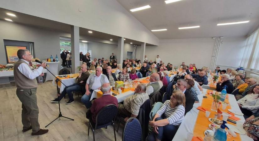 Takács Péter: erős a Fidesz közössége Pápa környékén