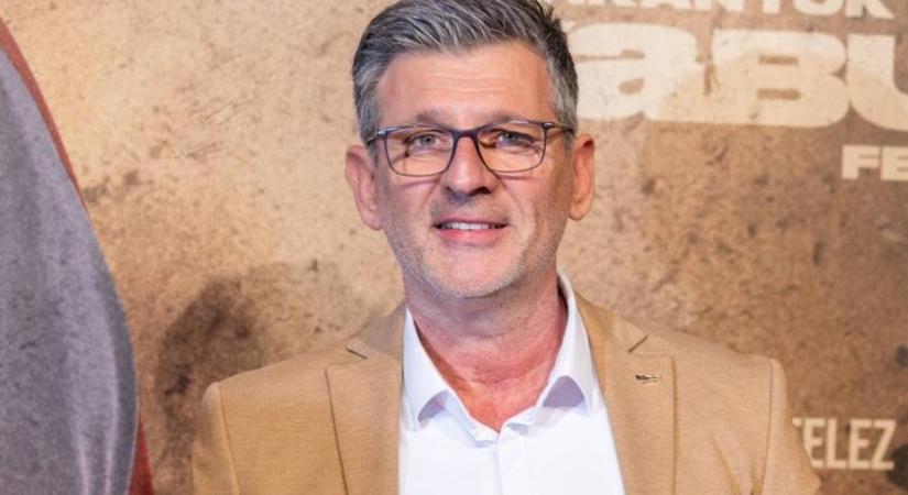 Kárász Róbert feleségével és 7 hónapos kislányával a címlapon: Lelle übercuki a virágos ruhácskában
