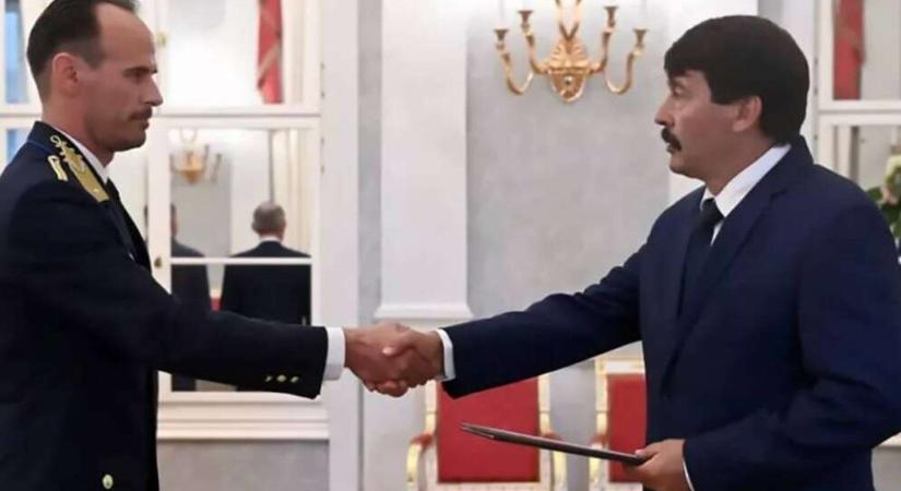 Érlelődik egy új ikonikus kirúgás az Információs Hivatal főigazgatójáé