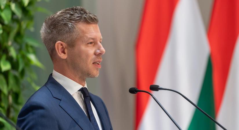 A sűrű magyarországi teendőire hivatkozva Magyar Péter váratlanul lemondta egy fontos osztrák programját