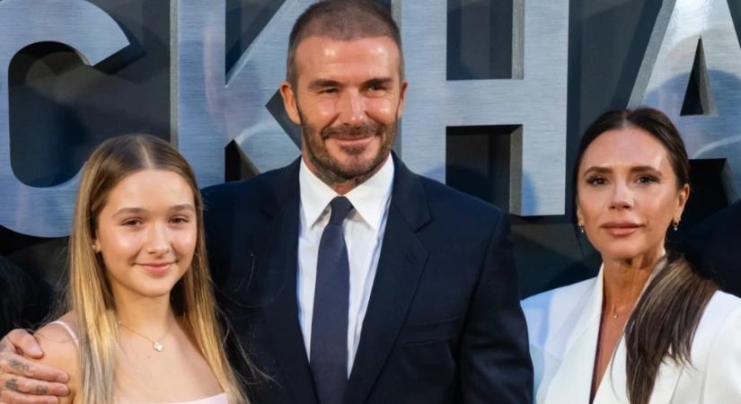 Már 14 évesen saját sminkmárkát indít Harper Beckham