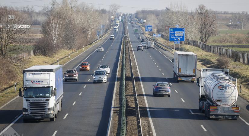 Egy órával is hosszabb menetidő az M1-es autópályán – Van, ahol áll a forgalom