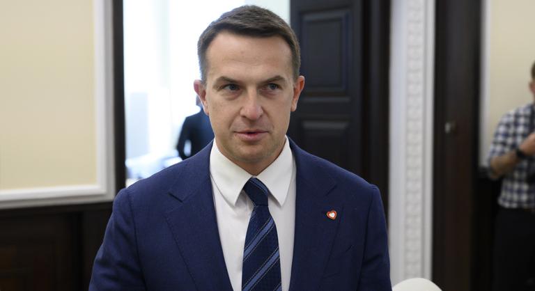 A lengyel kormányszóvivő Orbán Viktor érkezését jelentette be Magyar Péter helyett