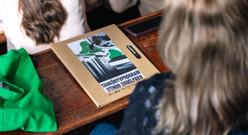 Tankönyvíró pályázat: díjazták a kilencedik osztályosoknak írt tananyagokat