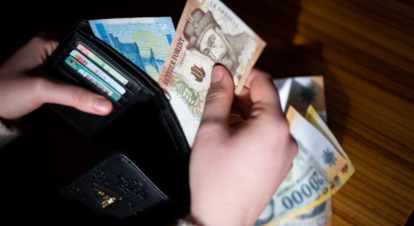 A magyar dolgozók többsége úgy érzi, egyre kevesebbet ér a fizetése